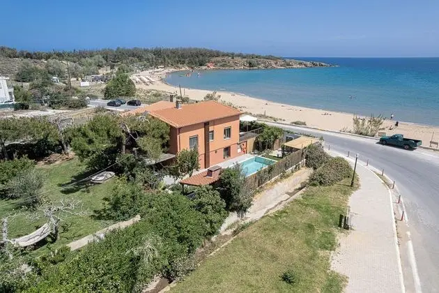 the House by the sea Beach Holiday Villa for Families up 8-9 Persons - Öne Çıkan Resim