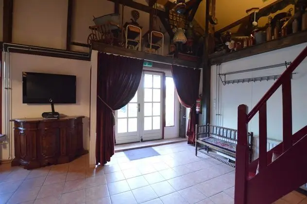 House Situated Peacefully on a Vast Green - Lobi