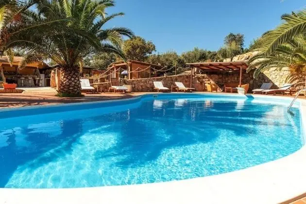 House With Swimming Pool, in 3 Hectares of Mediterranean Scrub and Fruit Trees - Havuz