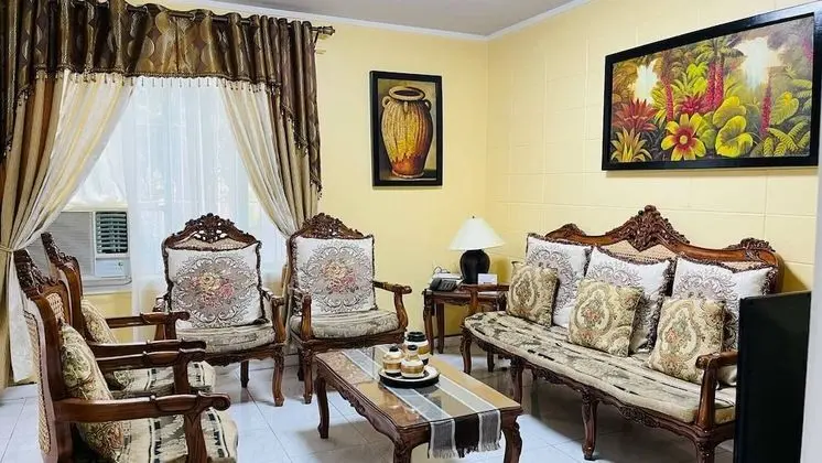 House w 3 Bedrooms And 3 Baths - Free Parking