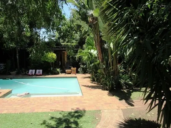 House on York Guest House - Havuz