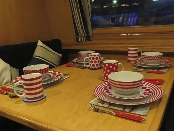 Houseboat Hotels - Hotel Boat