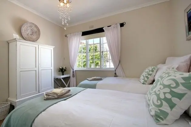Hout Bay Beach Cottage - Oda
