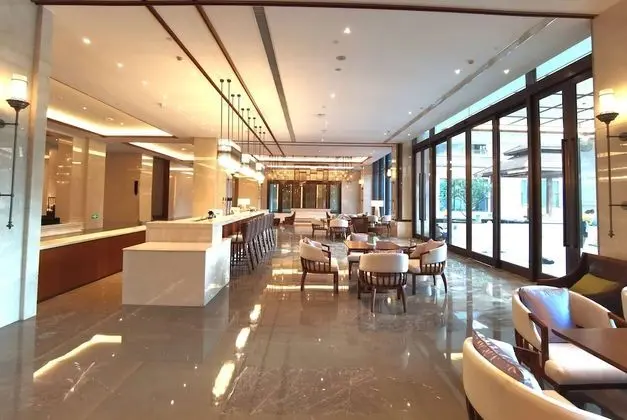 Howard Johnson the Bund Hotel Gasa - Bar