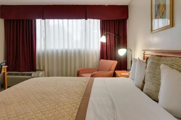 Howard Johnson Conf Cntr by Wyndham Fullerton - Oda