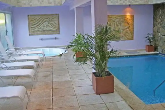 Howard Johnson Inn Villa General Belgrano - Havuz