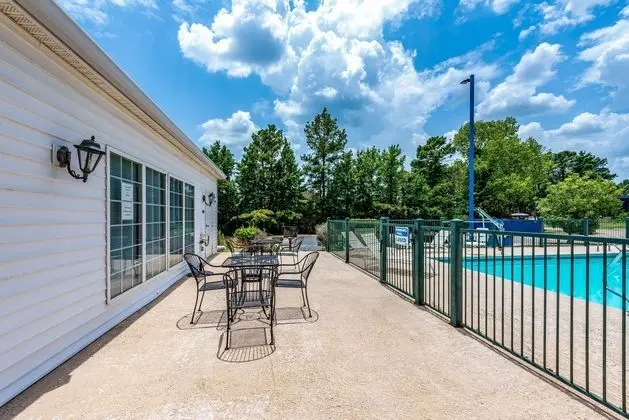Howard Johnson Shreveport - Havuz