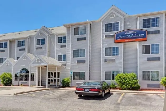 Howard Johnson&Suites by Wyndham Elk Grove Village