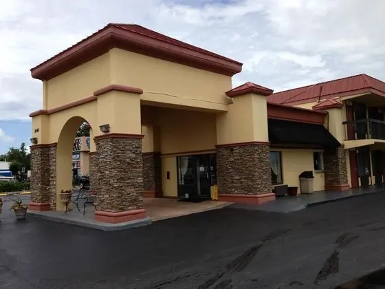 Howard Johnson by Wyndham Airport Florida Mall