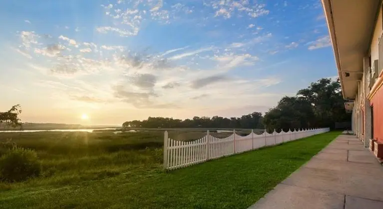 Howard Johnson by Wyndham Beaufort/Parris Island