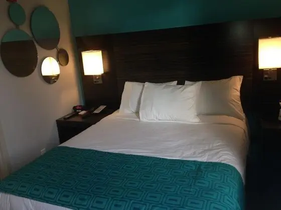 Howard Johnson by Wyndham Brooklyn