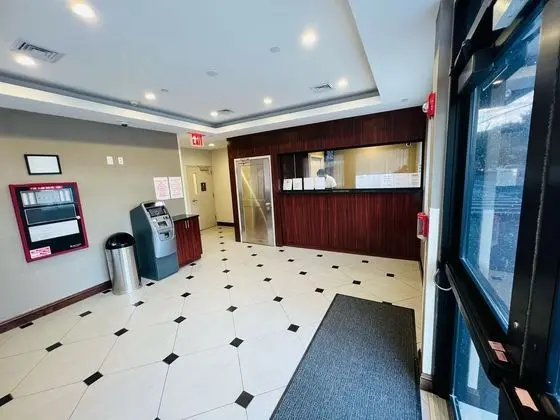Howard Johnson by Wyndham Brooklyn - Lobi
