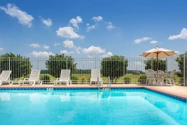 Howard Johnson by Wyndham Bunkie LA