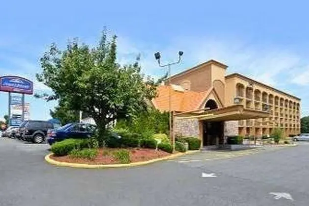 Howard Johnson by Wyndham Clifton NJ