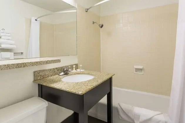 Howard Johnson by Wyndham Colorado Springs