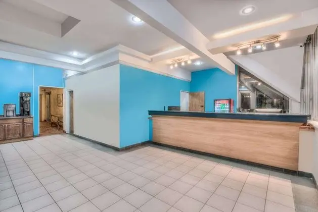 Howard Johnson by Wyndham Harrisburg - Lobi