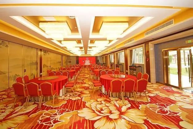 Howard Johnson by Wyndham Hot Springs Hotel Chaozhou - Yerinde Yemek