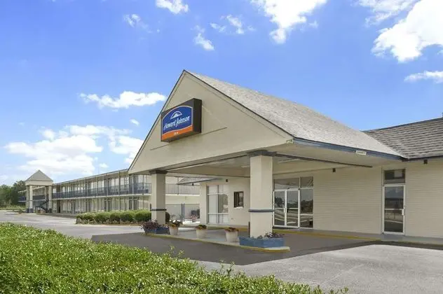 Howard Johnson by Wyndham Jennings