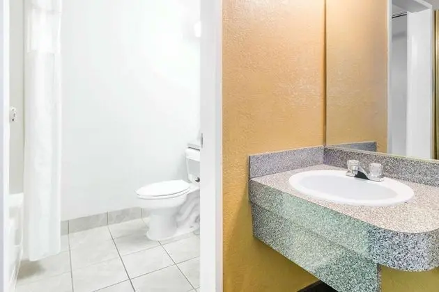 Howard Johnson by Wyndham Lake City - Banyo Tipleri