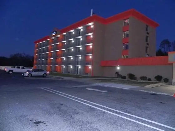 Howard Johnson by Wyndham Lexington