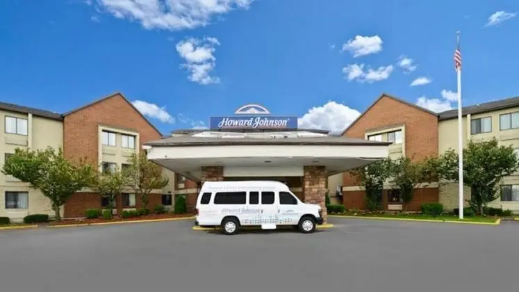 Howard Johnson Hotel by Wyndham Newark Airport