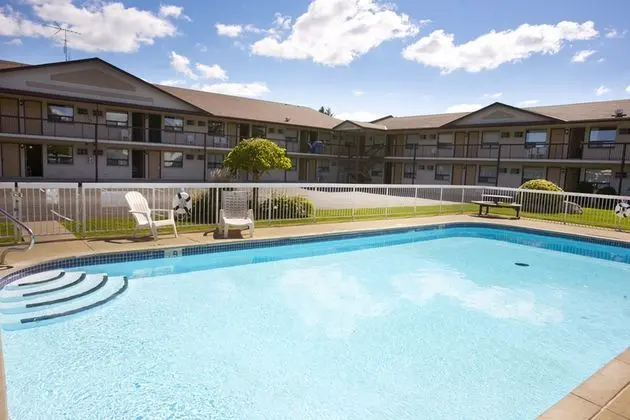 Howard Johnson by Wyndham Niagara Falls