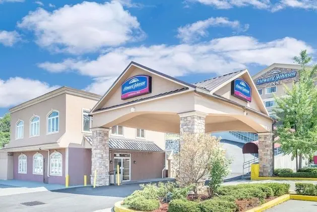 Howard Johnson by Wyndham North Bergen