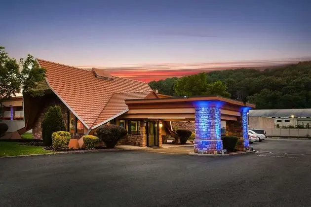 Howard Johnson by Wyndham North Plainfield - 1