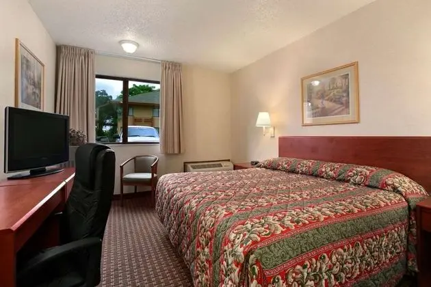 Howard Johnson by Wyndham Portland Airport