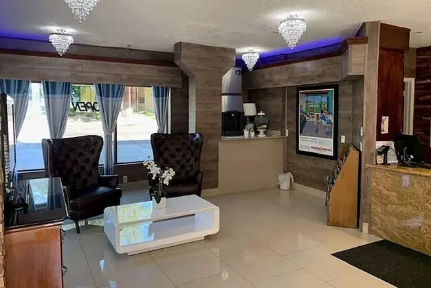 Howard Johnson by Wyndham Reno Downtown - Lobi