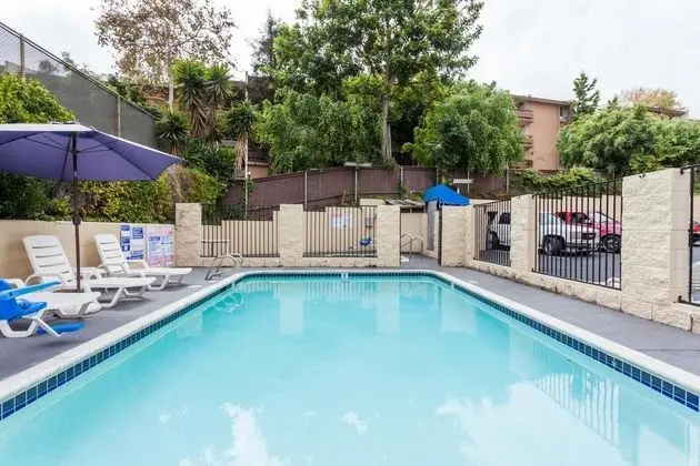 Howard Johnson by Wyndham San Diego Hotel Circle