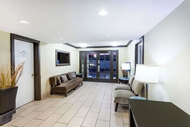 Howard Johnson by Wyndham San Diego Hotel Circle - Lobi