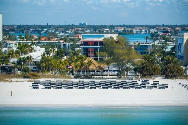 Howard Johnson Resort by Wyndham St. Pete Beach FL - Öne Çıkan Resim