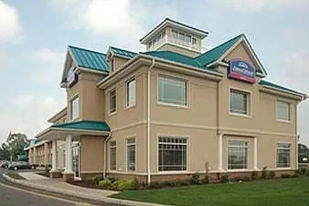 Howard Johnson Hotel by Wyndham Toms River