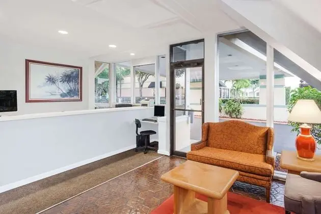 Howard Johnson by Wyndham Vero Beach / Downtown - Lobi