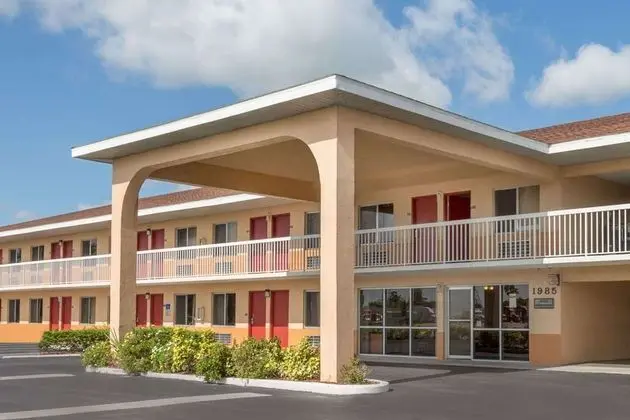 Howard Johnson by Wyndham Vero Beach/I-95