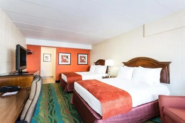 Howard Johnson by Wyndham Virginia At The Beach