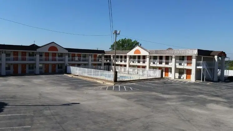 Howard Johnson by Wyndham Wichita Falls