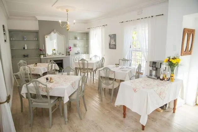 Howard's End Manor - Lobi