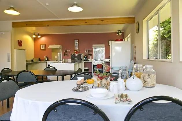 Howard's Lodge - Hostel - Yerinde Yemek