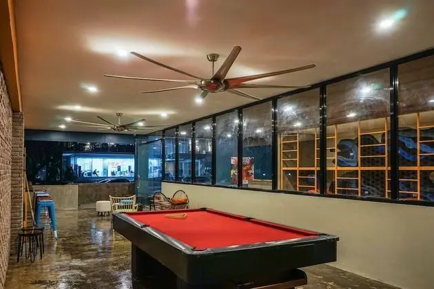 HQ Hostel - Adults Only - Dış Mekan