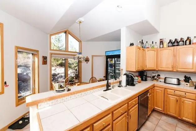 HSRW Falcon Home 5 Bed 4 Ba Silverthorne - Mutfak