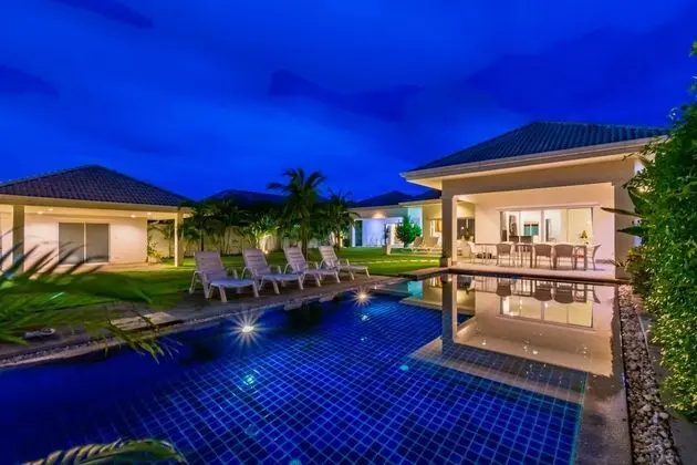 Hua Hin Pool Villa with 4 Bedrooms L27