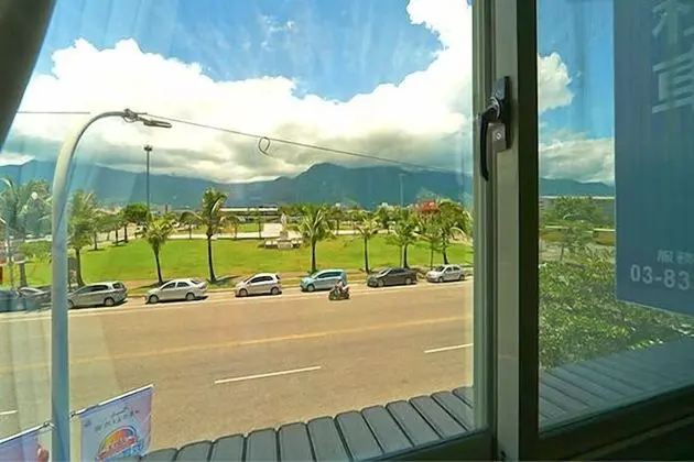 Hualien Train Station Backpackers Hostel - Oda Manzaraları