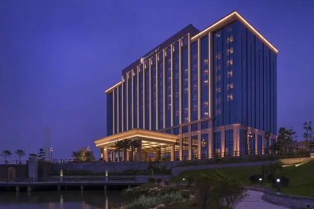 Hualuxe Yangjiang City Center