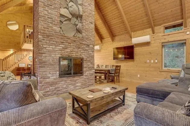 Huckleberry Mountain Lodge