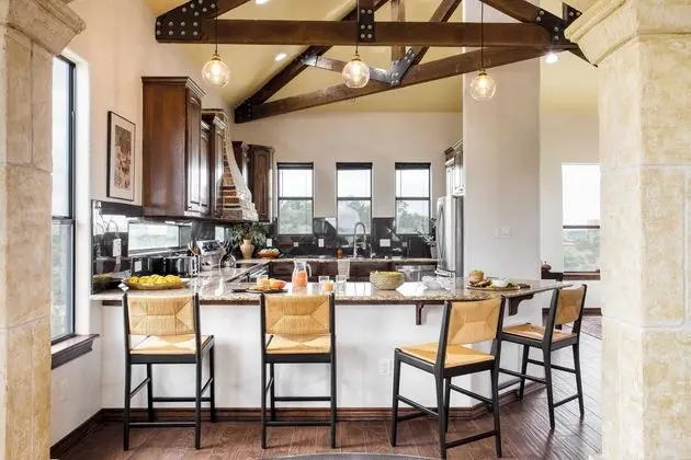 Hudson by Avantstay Magnificent Home w/ Beautiful Views, Multiple Living Areas, Pool & Games! - İç Mekan