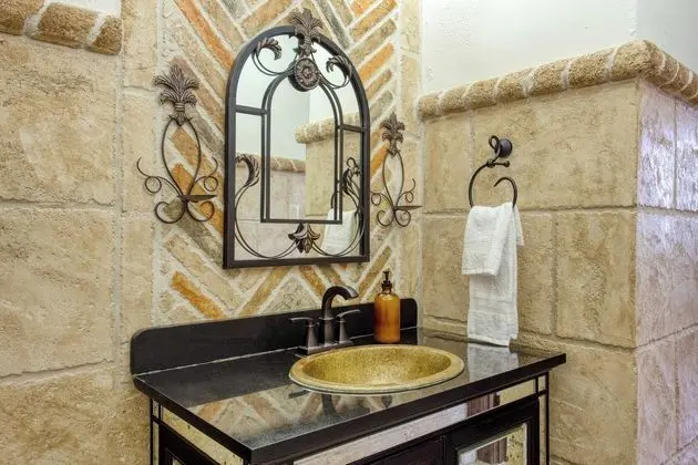 Hudson by Avantstay Magnificent Home w/ Beautiful Views, Multiple Living Areas, Pool & Games! - İç Mekan