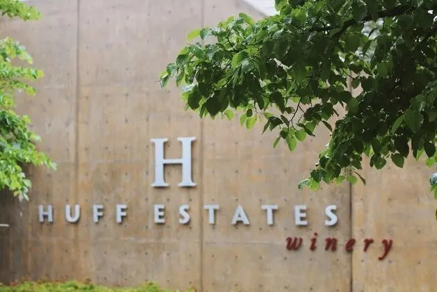 Huff Estates Inn & Winery - Dış Mekan