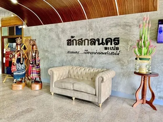 Hug Sakonnakhon